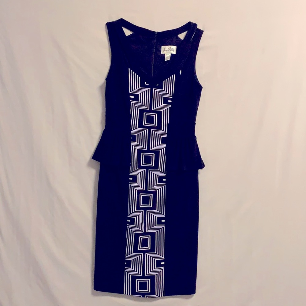 Fitted dress with ruffles around waist | size 8
